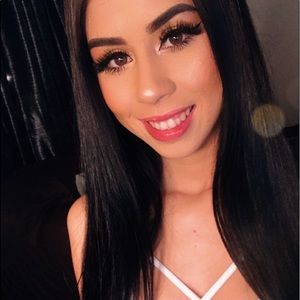 Meet your Posher, Cynthia